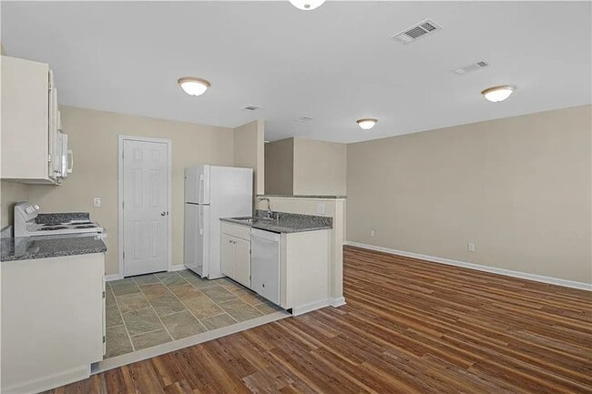 Building Photo - 389 Cherokee Ave
