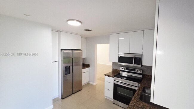 Building Photo - 670 NE 179th Terrace