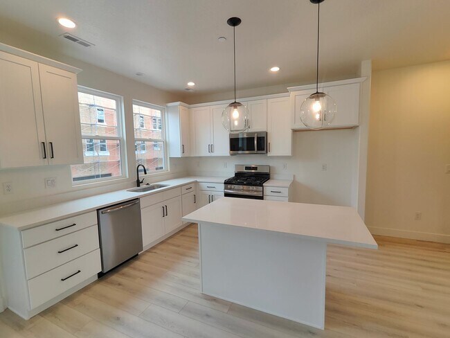 Building Photo - Aspen Ridge Lane #126