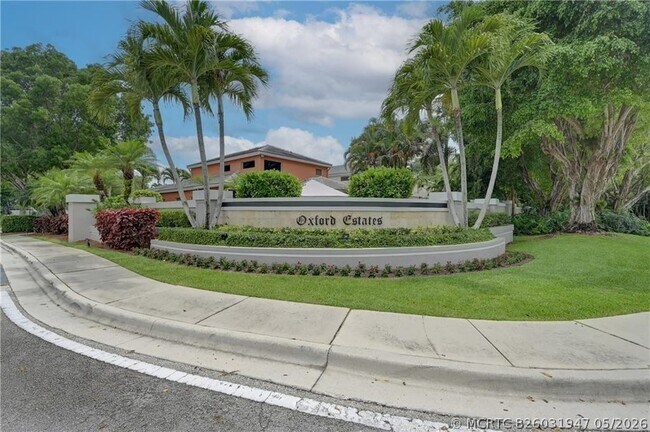 Building Photo - 8171 Hampton Wood Dr