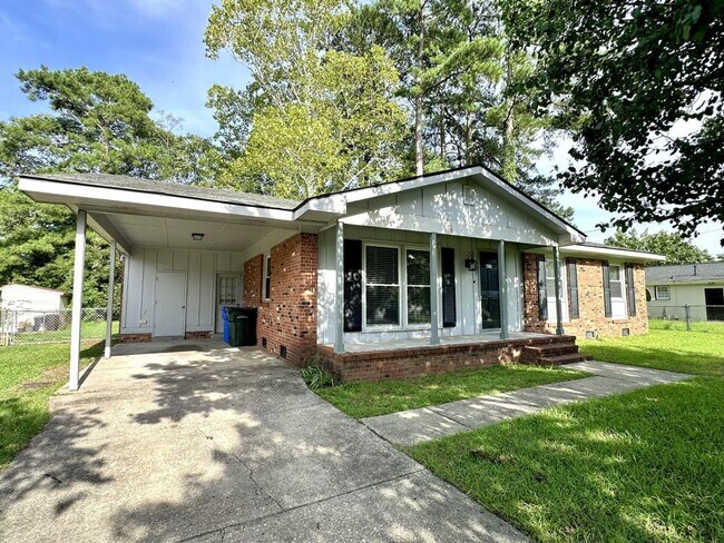Building Photo - 627 Burgoyne Dr