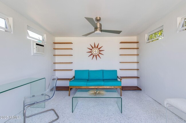 Building Photo - 421 N Evergreen St