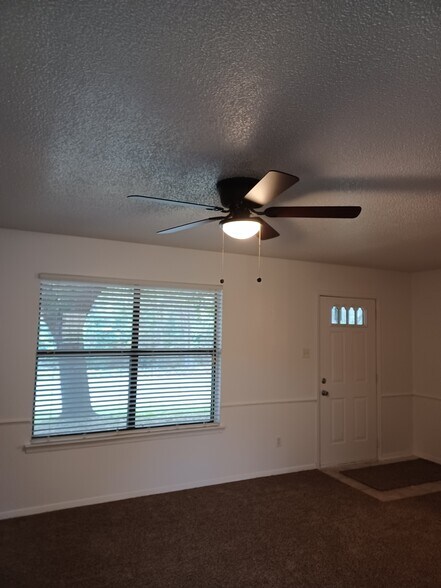 Building Photo - 1111 Donna dr