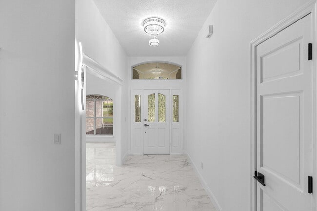 Building Photo - 2120 Lakebreeze Way