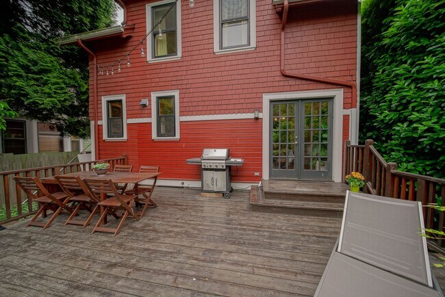 Building Photo - R0441