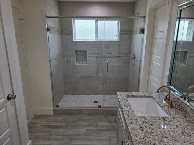 Building Photo - 2142 De Soto St