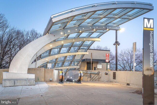 Building Photo - 2622 Fort Farnsworth Rd