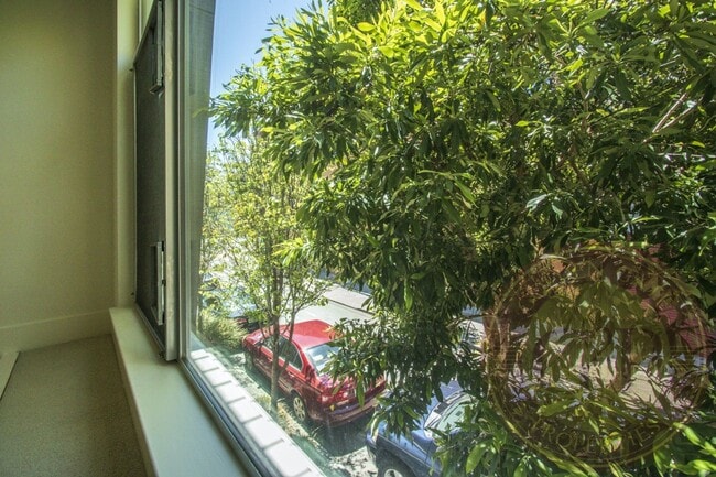 Building Photo - SoMa - 1 BR, 1 BA Condo 569 Sq. Ft. - 3D Virtual Tour, Parking Included