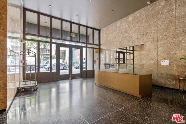 Building Photo - 460 S Spring St