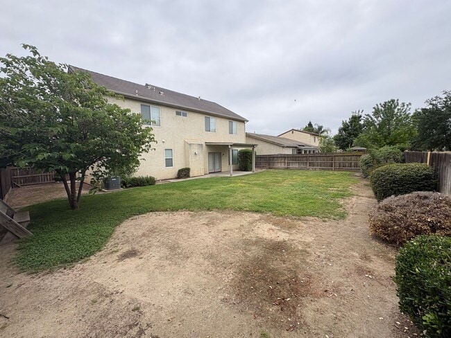 Building Photo - Spacious NW Visalia home Near Shopping Center Available Now!