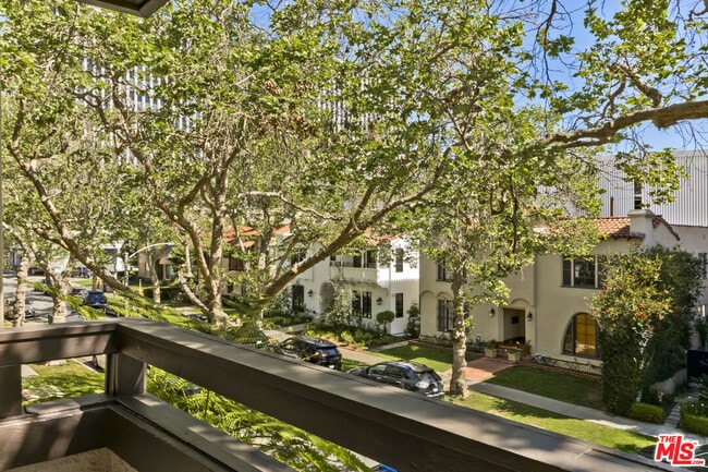 Building Photo - 133 S Oakhurst Dr