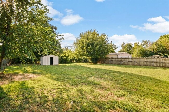 Building Photo - 1717 Symphony Ln