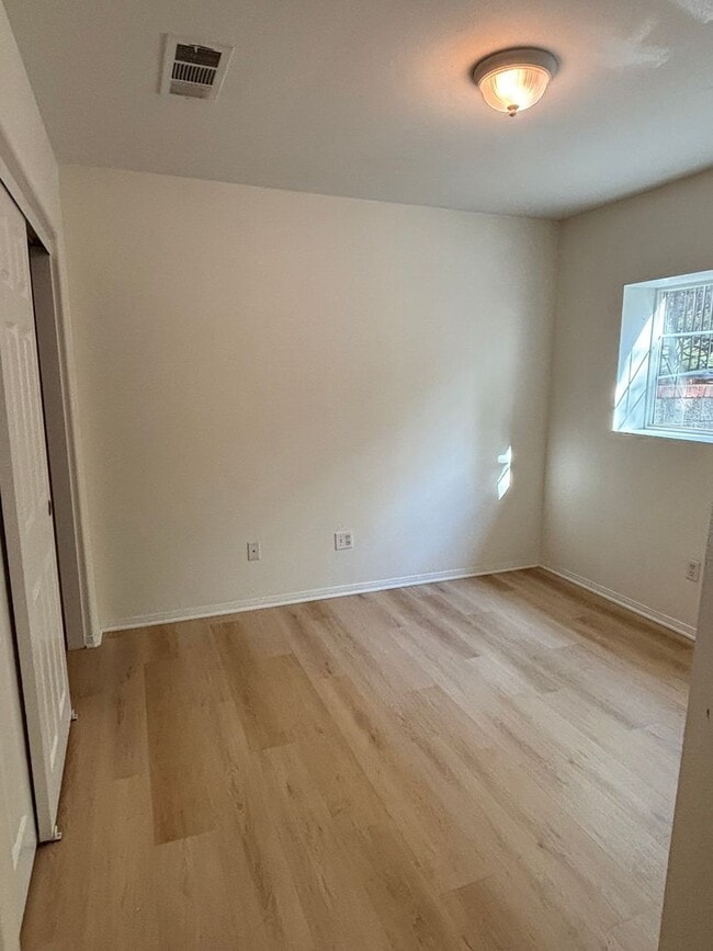 Building Photo - Move-In Ready 4 Bedroom Home Perfect for Professionals & Families