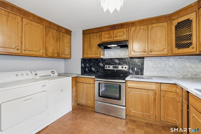 Building Photo - 44 E Cedar St