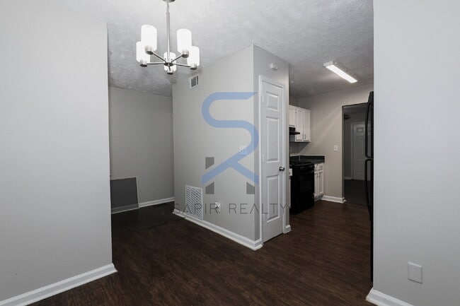 Building Photo - Move in before October 31st and choose you...