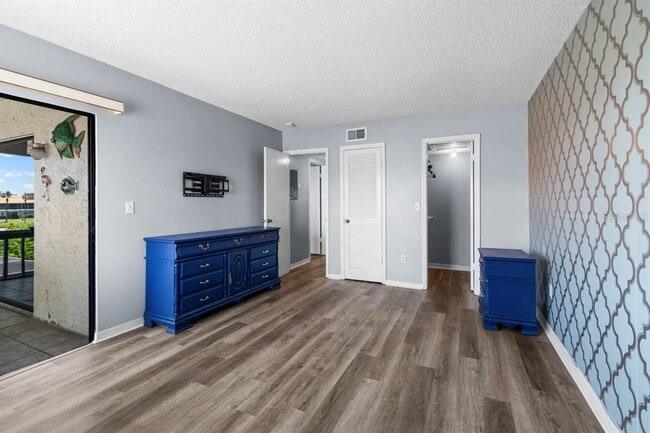 Building Photo - 609 Lively Dr