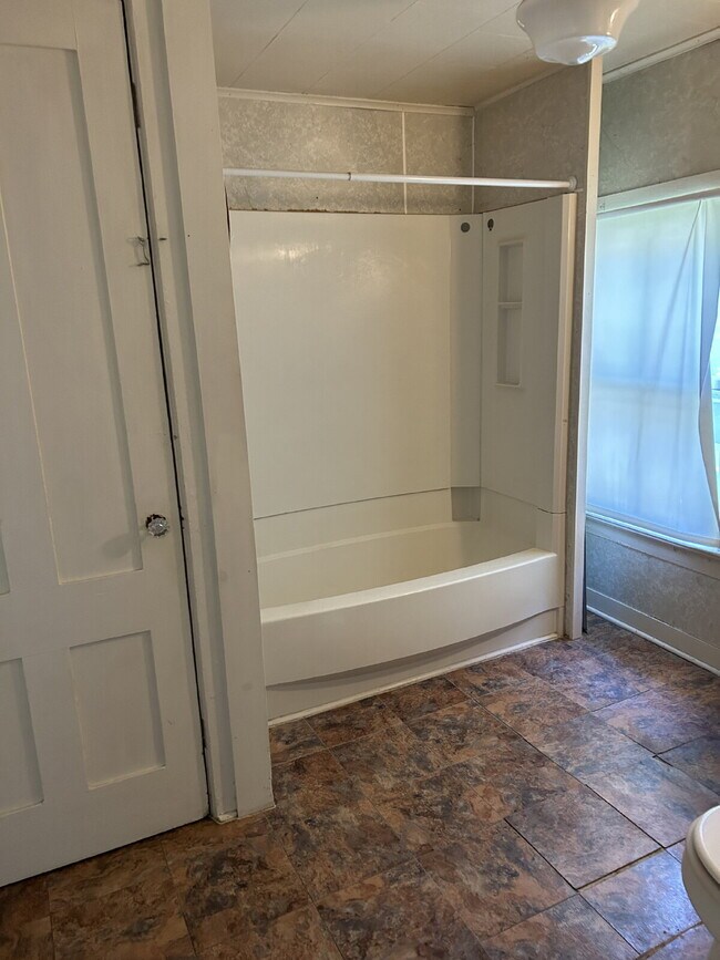 Building Photo - 1 Bedroom Apartment in Caledonia - Available August 22nd, 2026