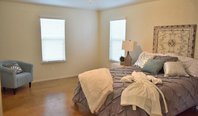 Building Photo - 2711 Tara Dr