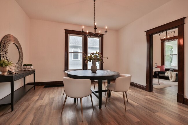 Building Photo - Newly Renovated Single Family Home