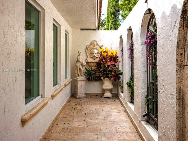 Building Photo - 4409 Monserrate St