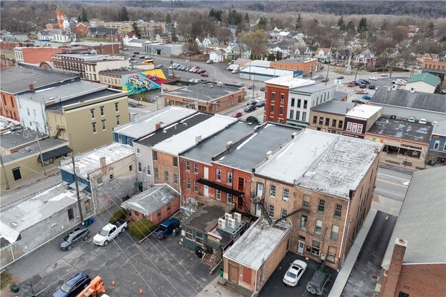 Building Photo - 178 Main St