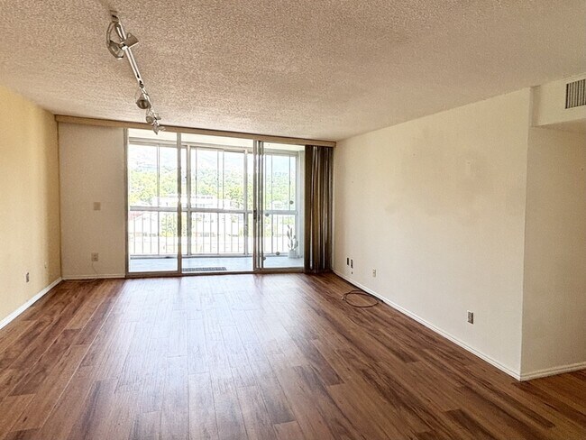 Building Photo - 710 E 200 S