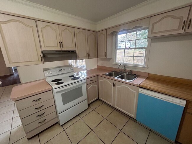 Building Photo - 3 bed, 1 1/2 bath  Forest Acres brick home located off of Satchel Ford Rd