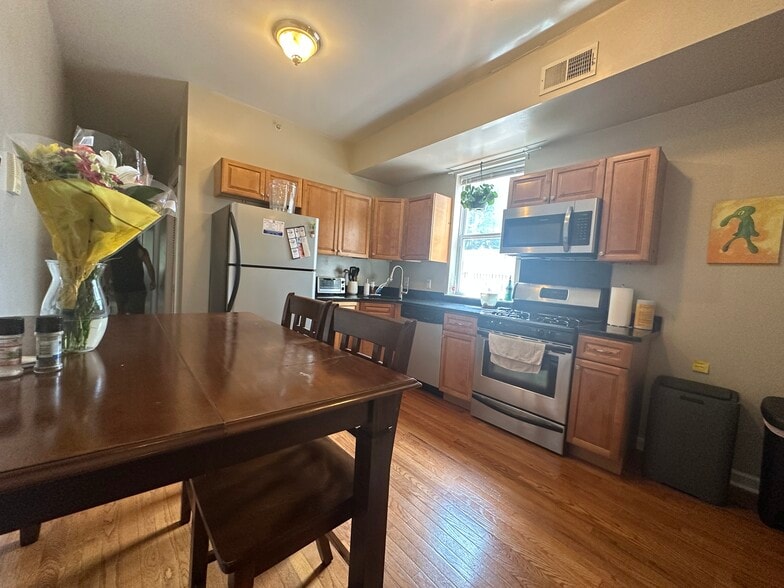 Building Photo - 37 N Preston St