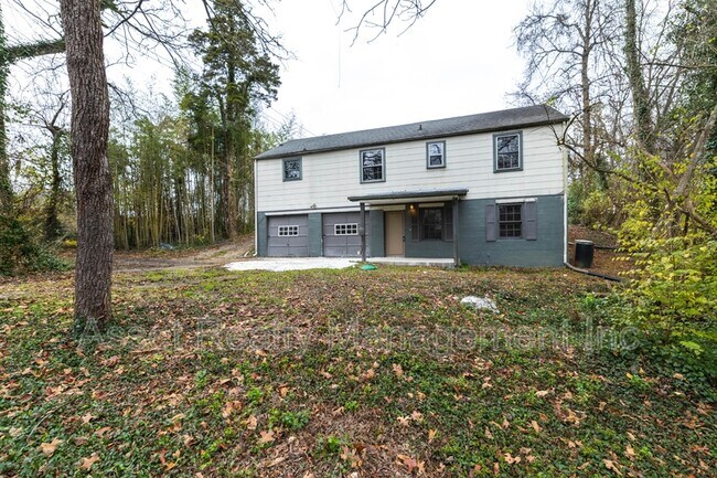 Building Photo - 5501 Lake Shore Dr