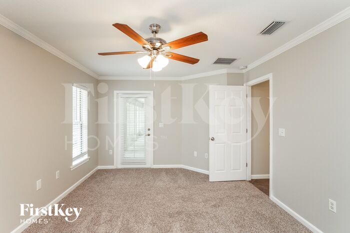 Building Photo - 874 Club Hills Dr