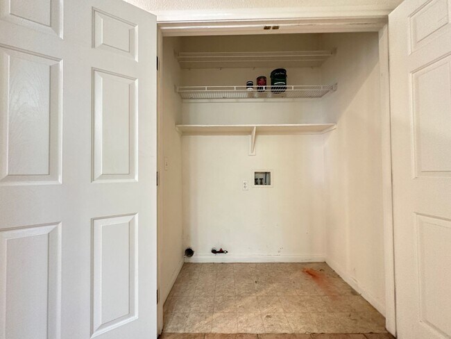 Building Photo - TIMBER CREEK VILLAGE