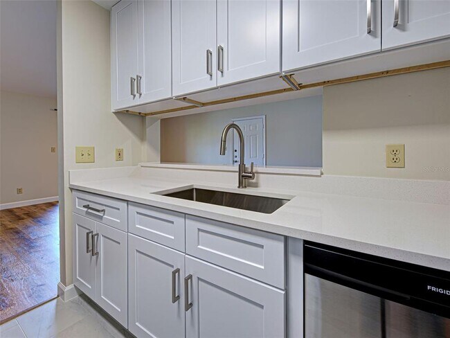 Building Photo - 4008 Crockers Lake Blvd