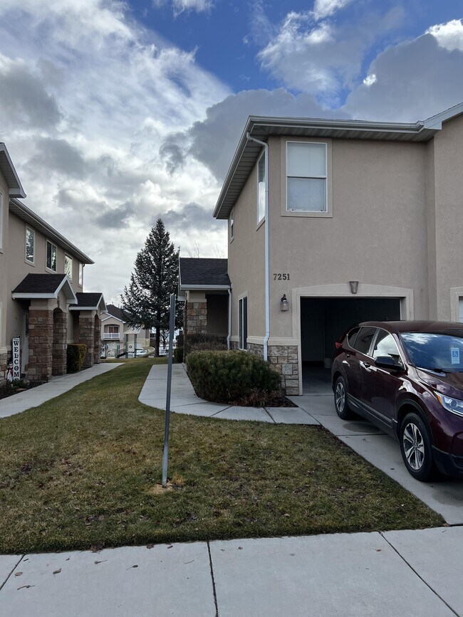 Building Photo - 7251 Brittany Town Dr