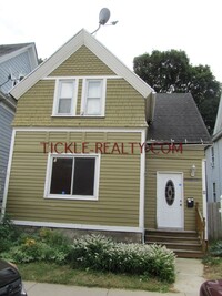 Building Photo - 2 Bedroom House with Walk In Closet / Offi...