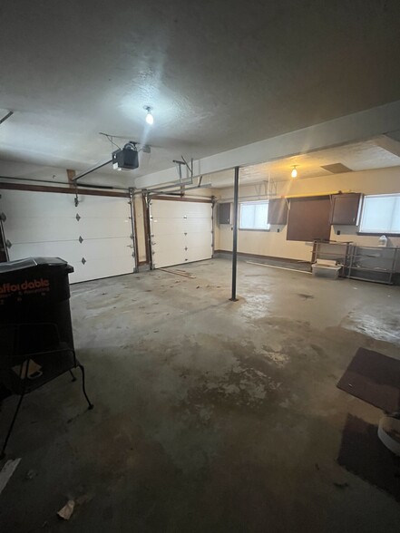 Building Photo - 200 Lane 890 Snow Lk