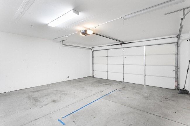 Building Photo - 2835 Cathwood Ln