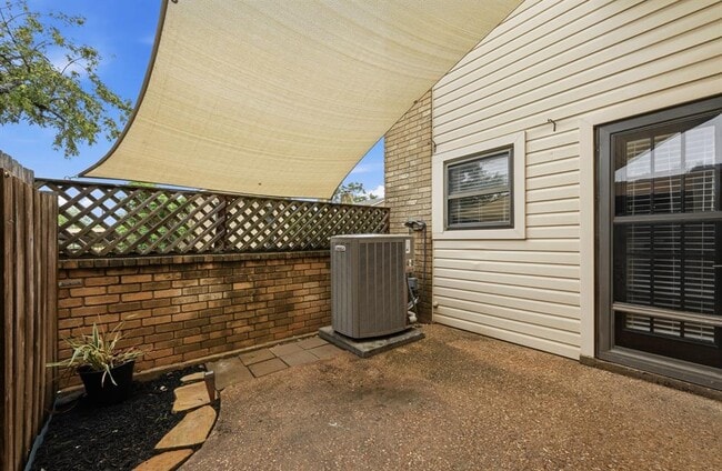 Building Photo - 8400 Jamestown Dr