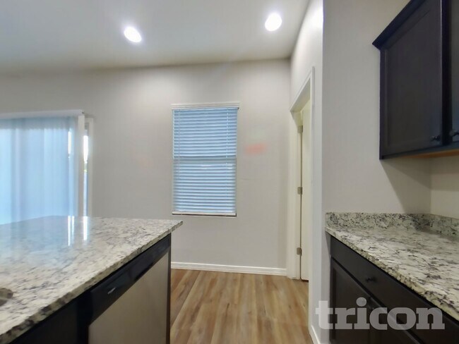 Building Photo - 4521 W Saddlebush Way