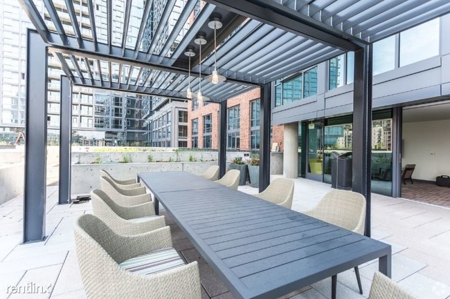 Building Photo - 717 17th St