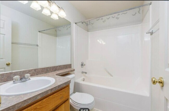 Building Photo - Stunning 3 Bedroom in West Pasco with RV Parking!!