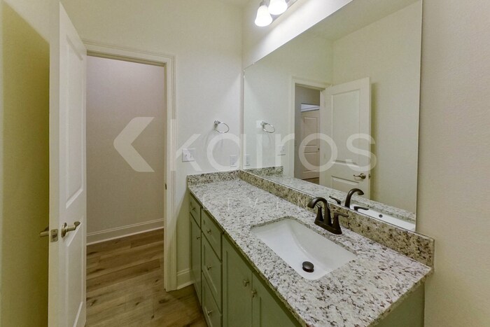 Building Photo - 7936 S Hendrick Dr