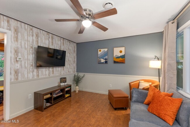 Building Photo - 56 Monroe St