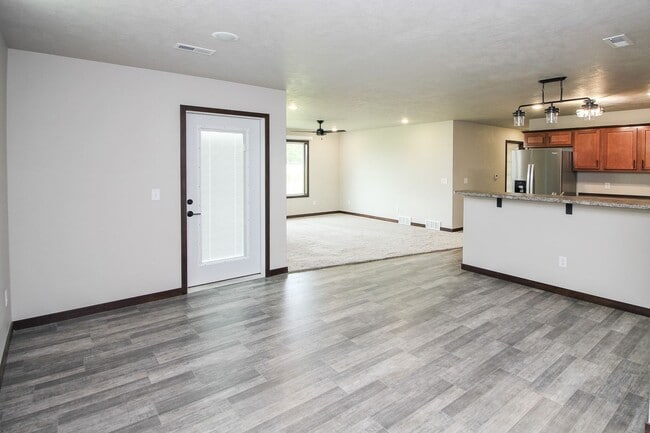 Building Photo - Brand New 3 bed 2 bath in Tea