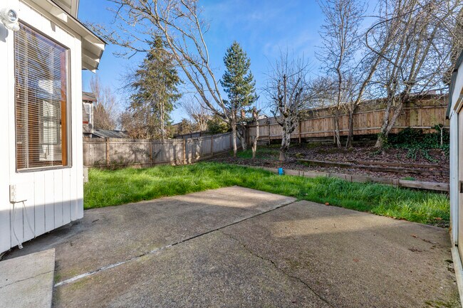 Building Photo - 7050 SW 174th Ave