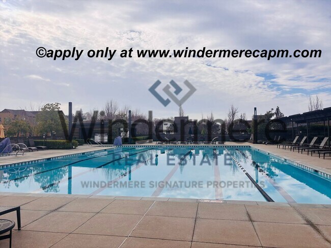 Building Photo - Modern Living in the heart of McKinley Village!