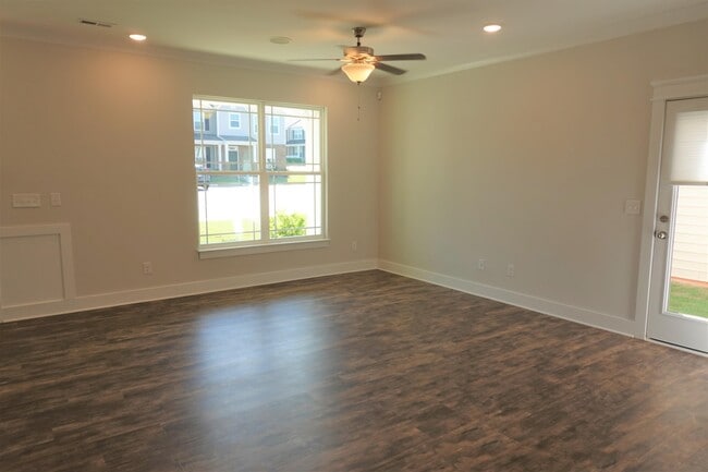 Building Photo - 160 Xander Dr
