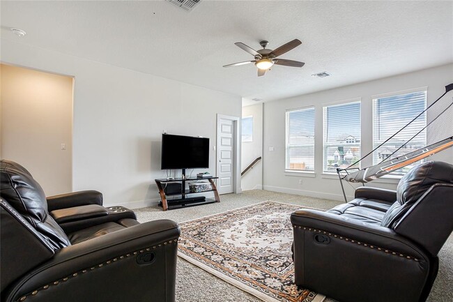 Building Photo - 6721 Empresa Dr