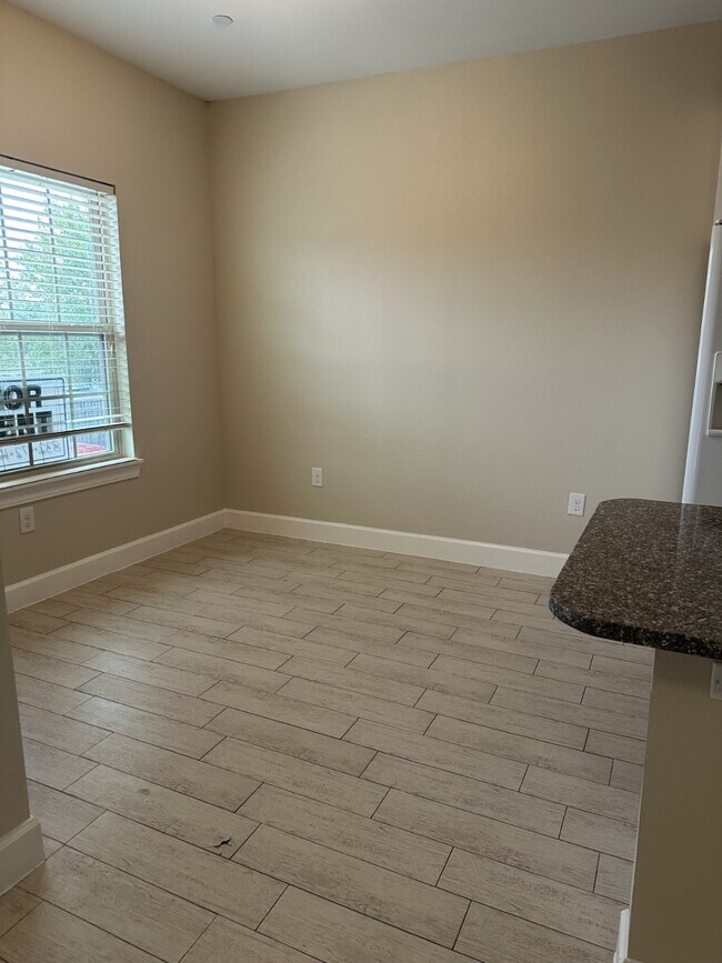 Building Photo - 1820 Jacquelyn Dr