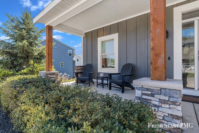 Building Photo - Spacious 6-Bedroom Retreat in Rockford with 3.5 Luxurious Baths