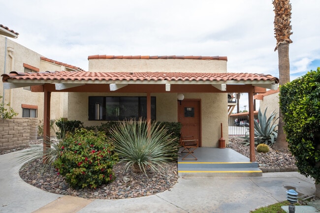 Building Photo - 1411 N Sunrise Way